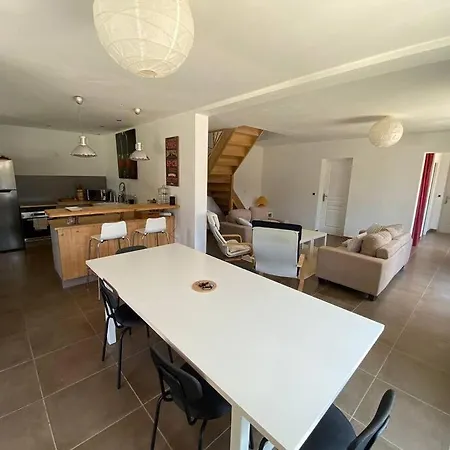 Avec Piscine Proche D'uzes *